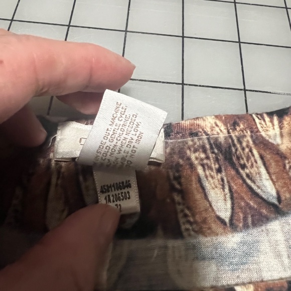 Chico’s Feathers pring  Beautiful top Tan Blue colors Size 3 equivalent to XL - Picture 8 of 15